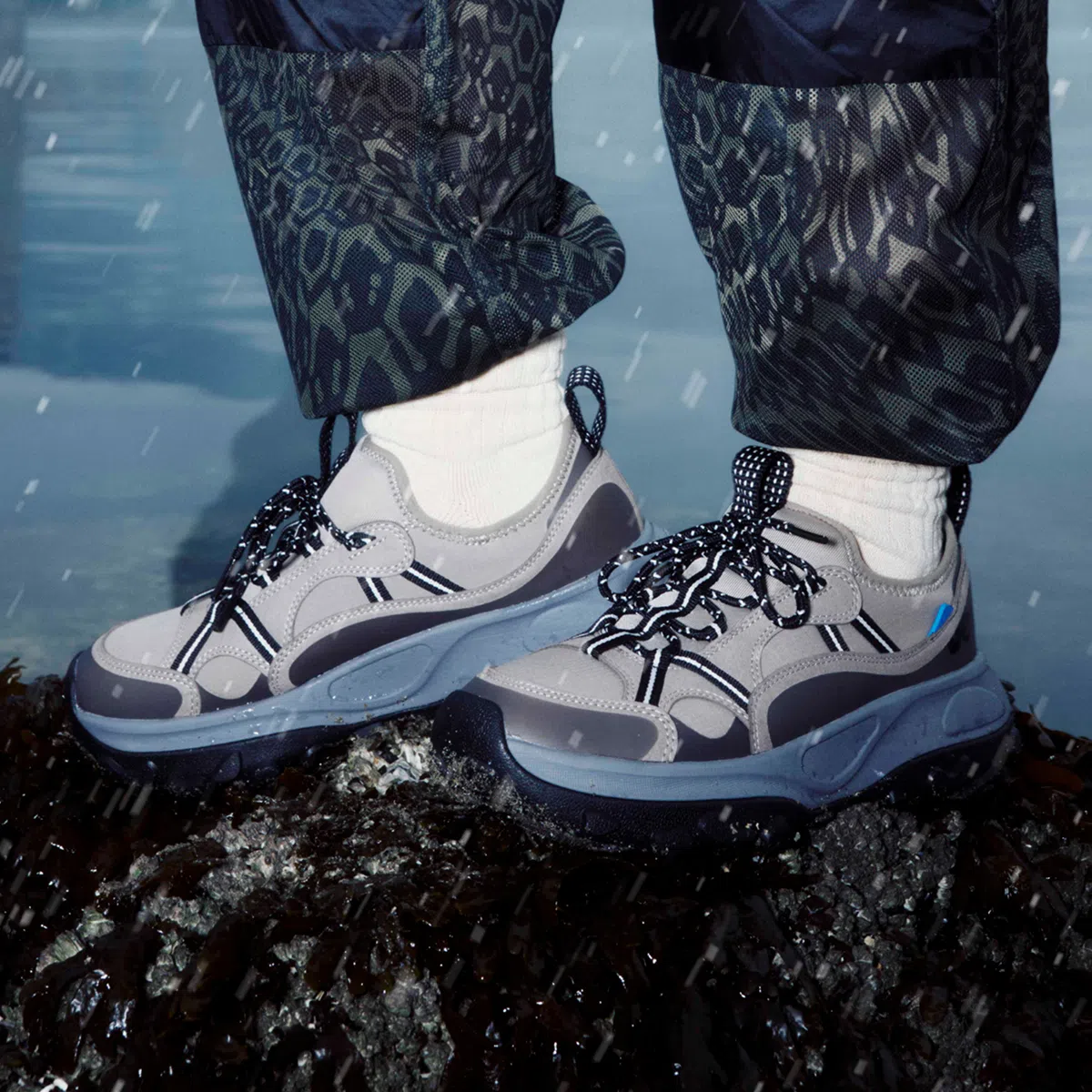 Men's Motu Sneaker - Dark Gravitate/Black - Image 4
